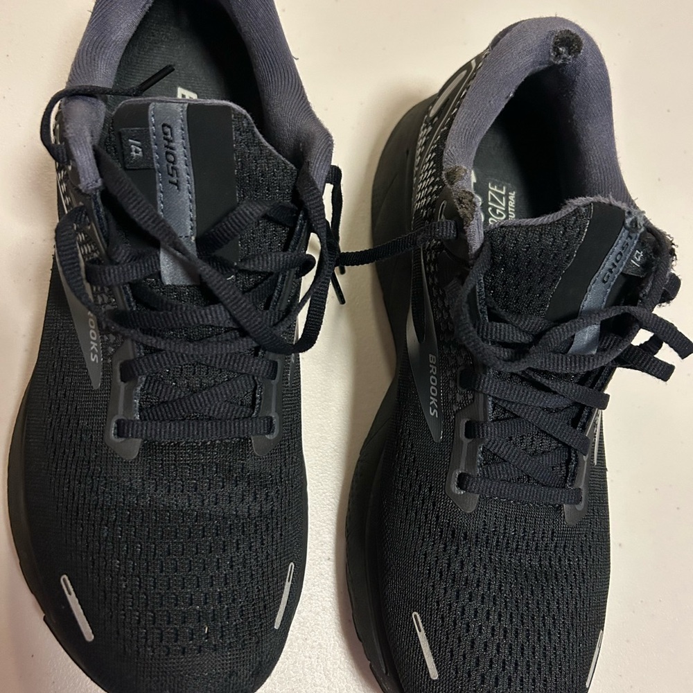Brooks Ghost Athletic Sneakers, black, women’s, size 11